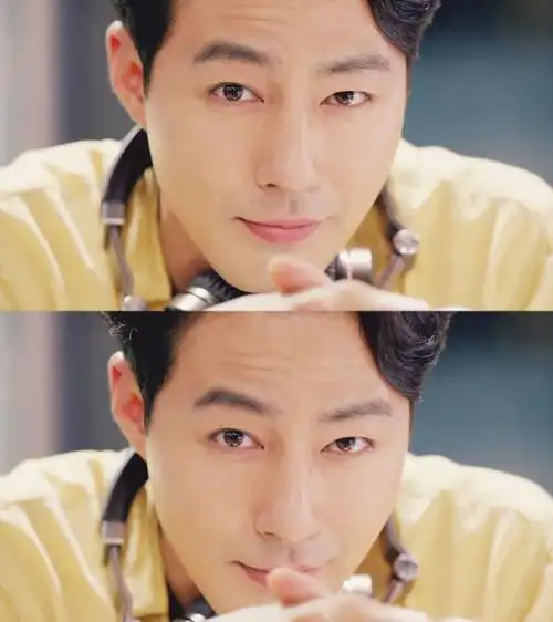 这主要是因为他的轮廓气质很刚硬包括他在《假如爱有天意》中