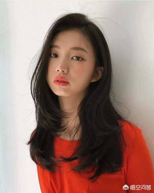 29日时尚热点回顾:头发太多太厚,应该剪什么发型?