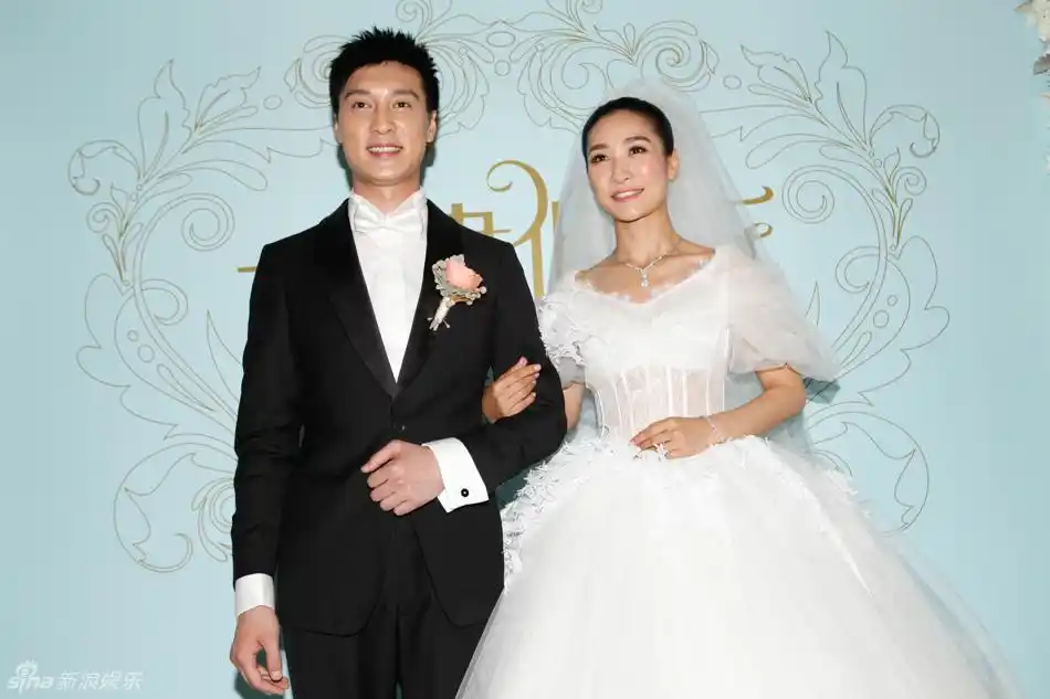 "富察贵人"赵秦,"流朱"战菁一为首的伴娘团和宋洋为首的伴郎团也是清