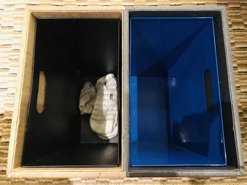 飞客茶馆旅行网>社区>>酒店常客>>万豪旅享家>>垃圾桶里竟然有袜子!