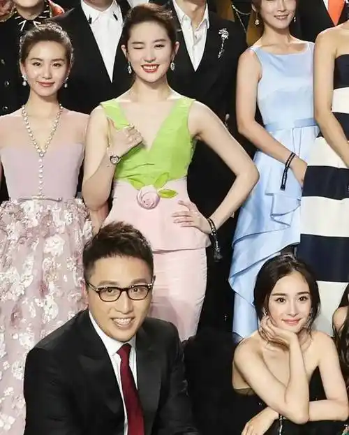 刘亦菲携刘诗诗和杨幂的同框,才明白气质和颜值无关,体态是关键