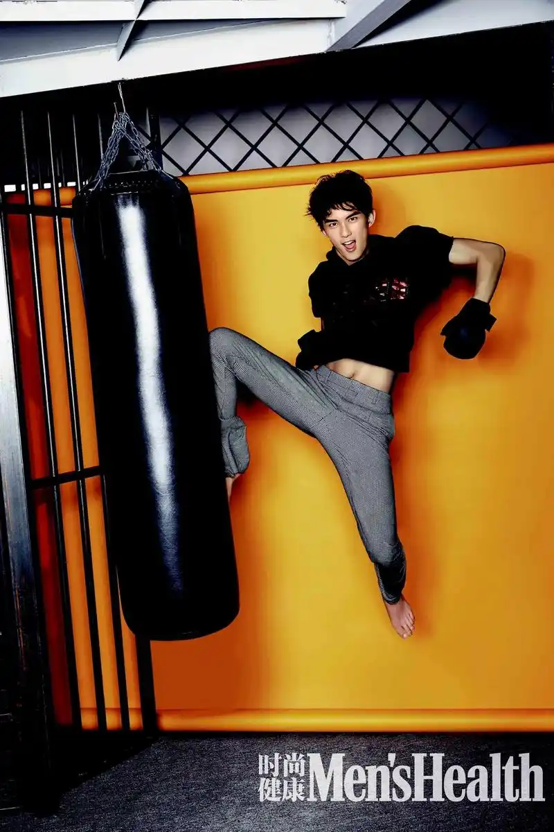 吴磊登杂志封面 肌肉线条运动气息十足