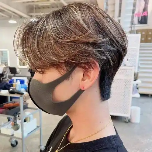 男生留中长发,非常漫画的一款造型!_直板_层次_刘海