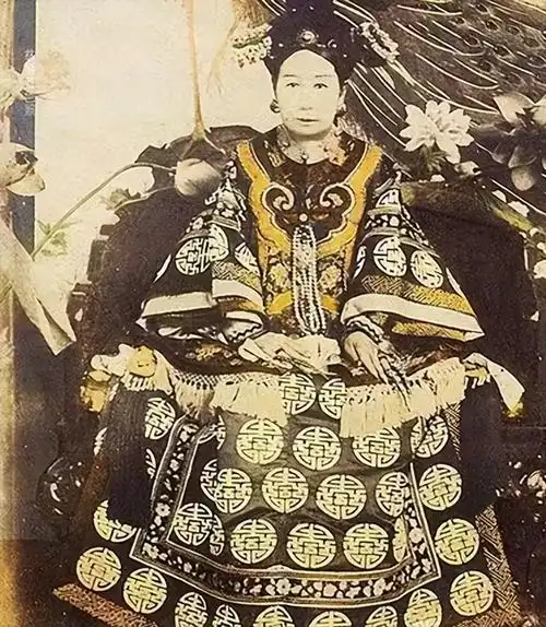 清朝第一美人四格格:黑白照难掩其姿色,却被慈禧掌控一生