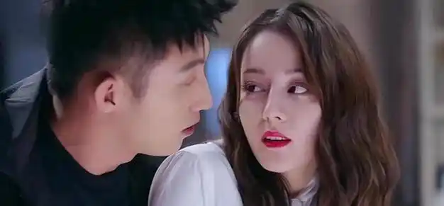 大瓜圈内人曝黄景瑜二婚热巴邀请函称呼已经变成了夫人