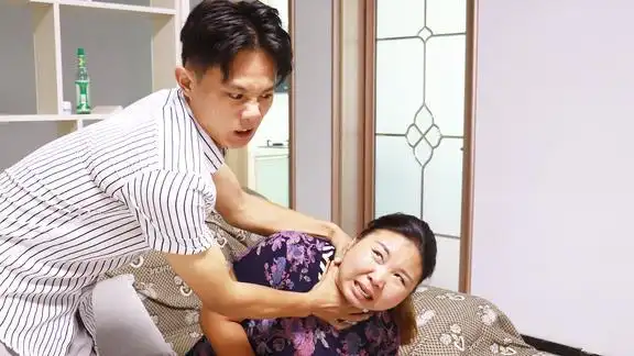 妻子拿丈夫钱为母亲治病差点被丈夫掐死三年后妻子成为董事长