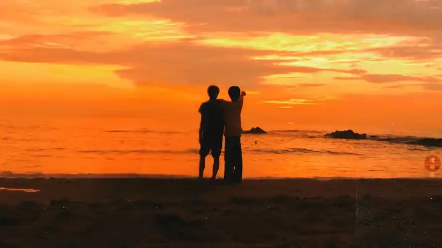 私设成年昨天晚上刘耀文记得窗外的月光淅淅沥沥地在床头和宋亚轩的