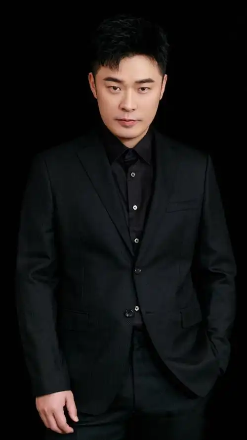 演员陈赫综艺感爆棚气氛担当来看写真照吧