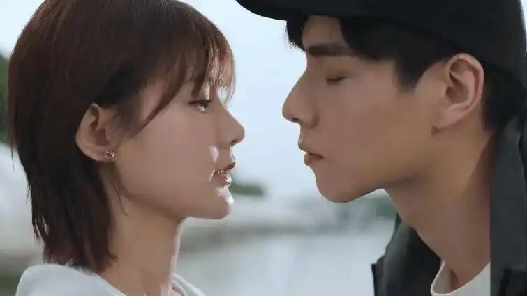 李一桐胡一天甜宠剧上线,恋爱剧情尴尬幼稚,估计又要扑街_王安宇_网友