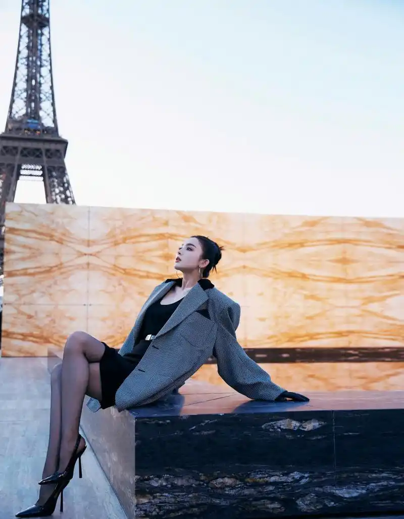 古力娜扎黑丝高跟美腿照