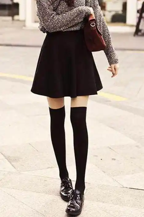 冬季也要秀美腿,爱美的你就把长筒袜穿起来吧