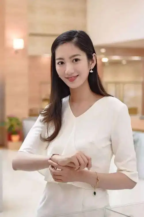 对话| 美女设计师谈女表的搭配