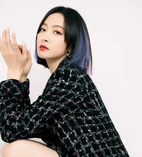 宋茜短发挑染大片 时尚高冷酷飒兼备