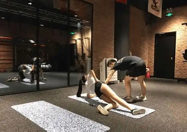 新人演员蒋依依,演技一流身材曼妙,健身房苦练身材挥洒汗水_动作_训练