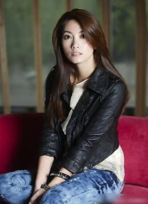 出道26年劈腿14次坦言不喜欢霍建华42岁林韦君仍旧单身