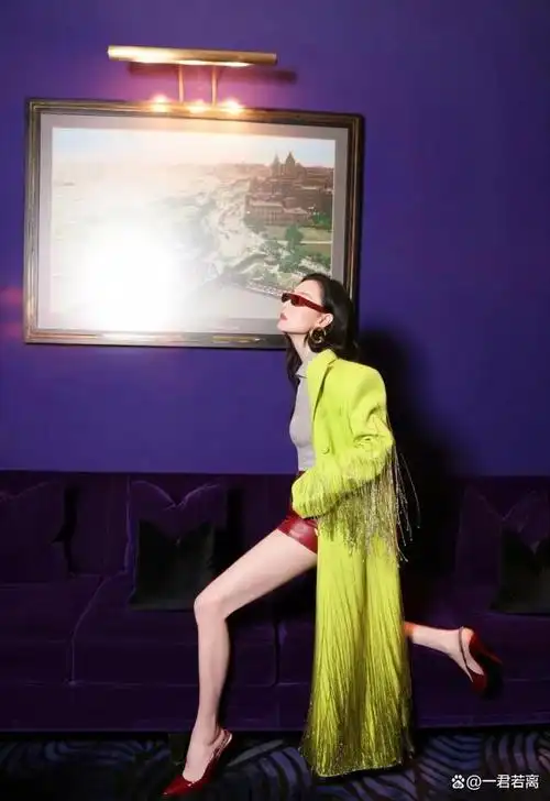 无论是红毯亮相还是日常街拍,倪妮的腿部线条总是抢尽风头,低调却难以