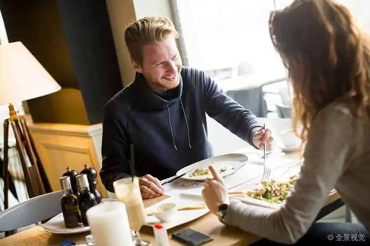 年轻_爱情_情侣_午餐_餐馆_图片大全—全景创意图库(quanjing.