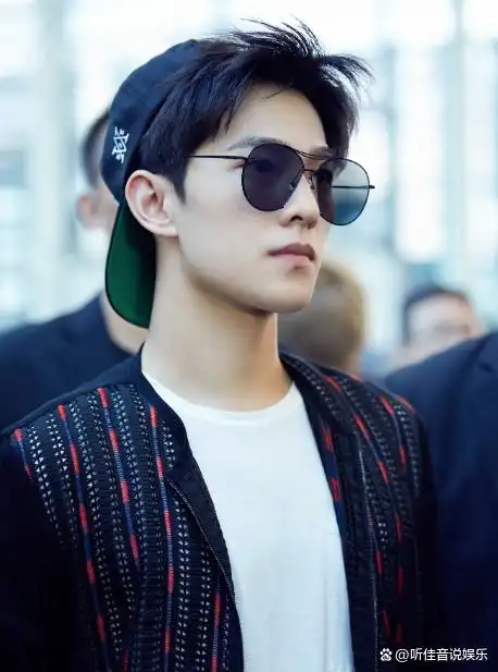 高冷杨洋,曾经是个软萌单纯的小可爱,现在,你是我们的荣耀