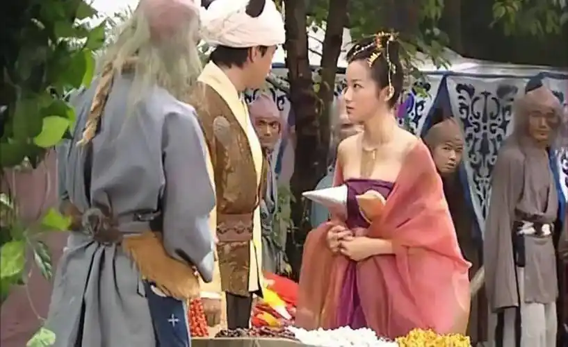 韩雪的竹笋胸,阿娇的蚊香头,这些奇葩造型令人发笑_角色_剧中_美感