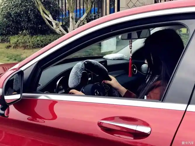 假装在开车,不过我媳妇是真的老司机了,车技比我好太多了!假装笔芯!