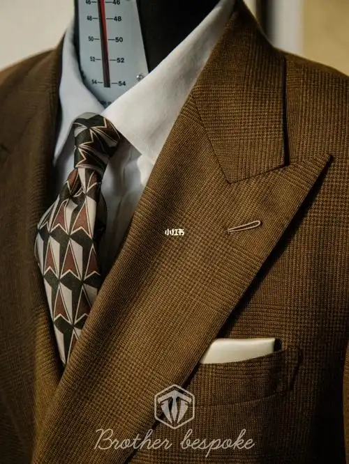 深棕色西服93
