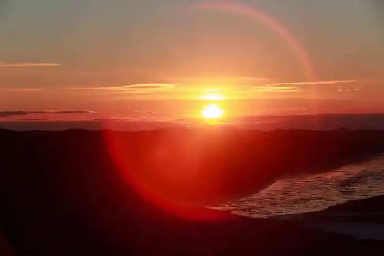 日出(我们的退休生活永远向早晨的太阳,生活充满阳光,永远健康快乐