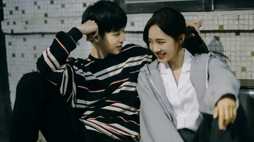 刘些宁手滑误发男友视频,没想到她还在节目中磕过男友与沈月的cp