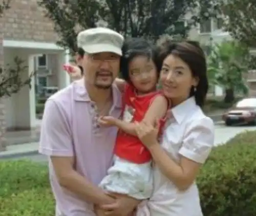 小李琳与经超跳舞,夫妻俩默契十足身高差萌,网友:经超舞姿妖娆