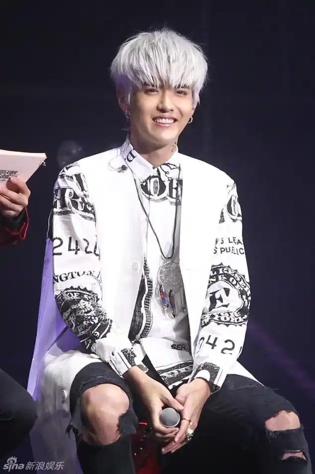 组图:吴亦凡白发帅气 生日会献劲歌热舞_高清图集_新浪网