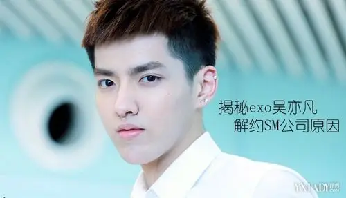 吴亦凡初中照片曝光,网友惊叹从小就帅气逼人