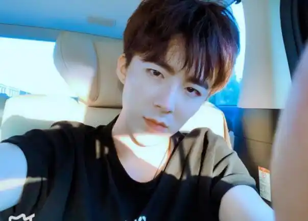 摩登兄弟宁哥自爆想上春晚宠粉答应粉丝开始戒烟保养身体