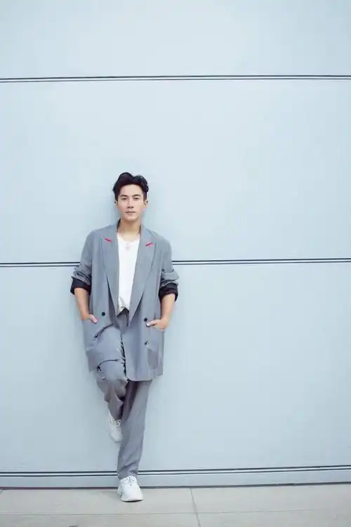 男人过了40岁尽量别穿短袖配短裤推荐刘恺威这5套搭配真帅气