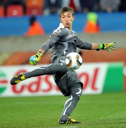 图文18决赛乌拉圭21韩国守门员大脚开球