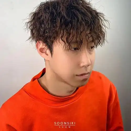 帅气潮男烫发发型