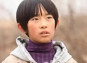 小鲜肉长开式的整容,蔡徐坤皮肤黝黑不敢认,易烊千玺土味大变身