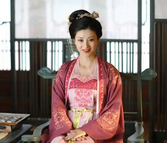 却是打破了自己在观众心目中的印象,她在《嘉南传》中饰演的何翠花,更