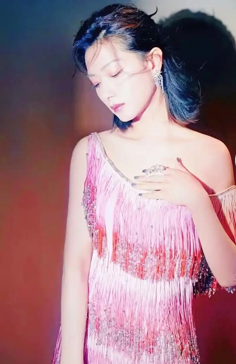 万茜貌若仙,颜如玉,太美了!为你点赞!##不要慌不用慌68,# - 抖音