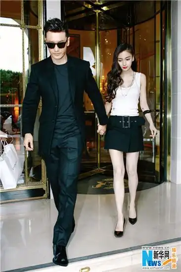 黄晓明angelababy巴黎携手看秀 街拍美图曝光_综艺_央视网(cctv.com)