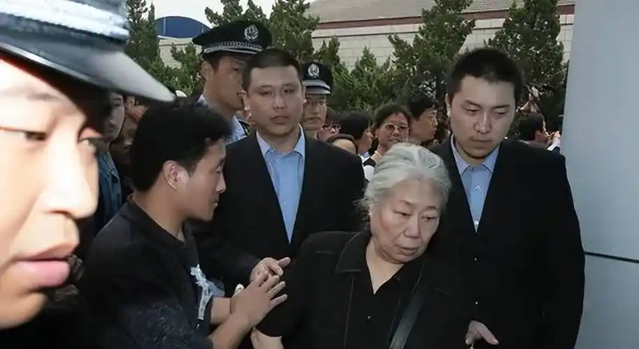 著名演员文兴宇:不听妻子的劝告戒烟,后半生让妻子黯然流泪_张克境