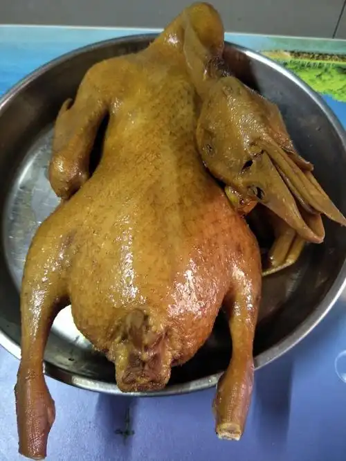 卤水鸭子的做法和步骤图解 - 卤水鸭子怎么做好吃 - 菜谱大全 - 乐