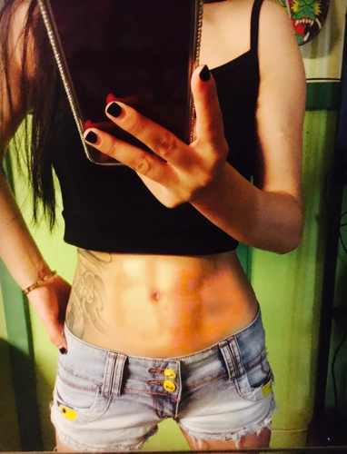 要人鱼线.腹肌什么的.谁会p?不要太过.稍微就可以.哈哈哈.看看效果