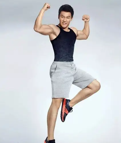 看李晨是怎样抱得女神归!