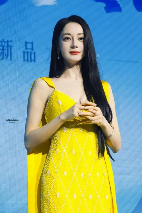 冠珠瓷砖品牌代言人迪丽热巴##迪丽热巴黄金色高定