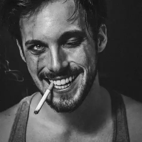 叼烟斗胡子大叔头像黑白侧脸 微信头像图片大全 -【爱个性】