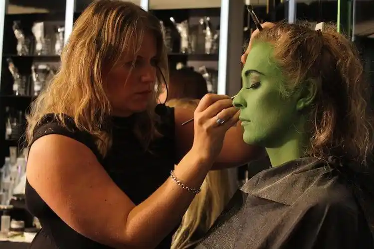 殿堂级舞台化妆师来港～示范the wicked魔幻绿妆