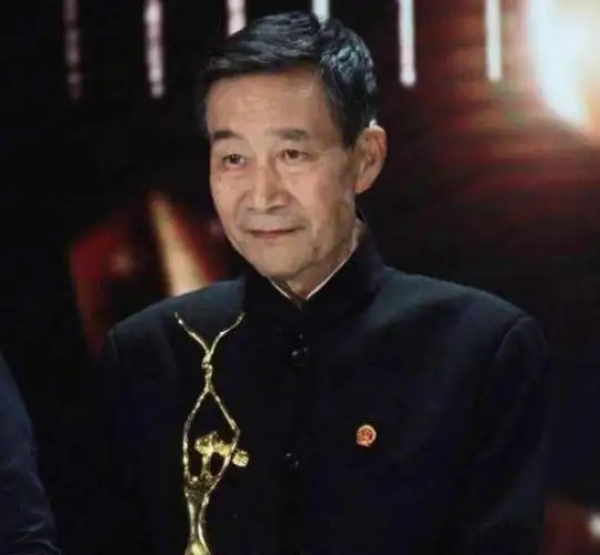 从艺四十年拿下三十三个影帝的最牛老戏骨男演员李雪健