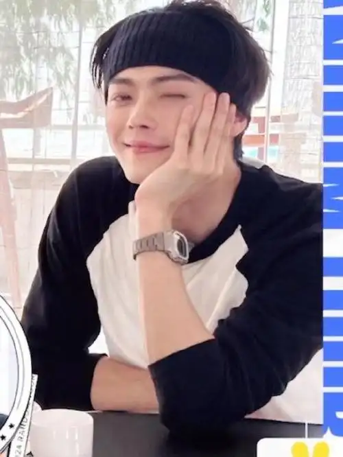 丞磊许凯泳池大片#除了泳池这里,还特别喜欢张云龙要给他们拍照片