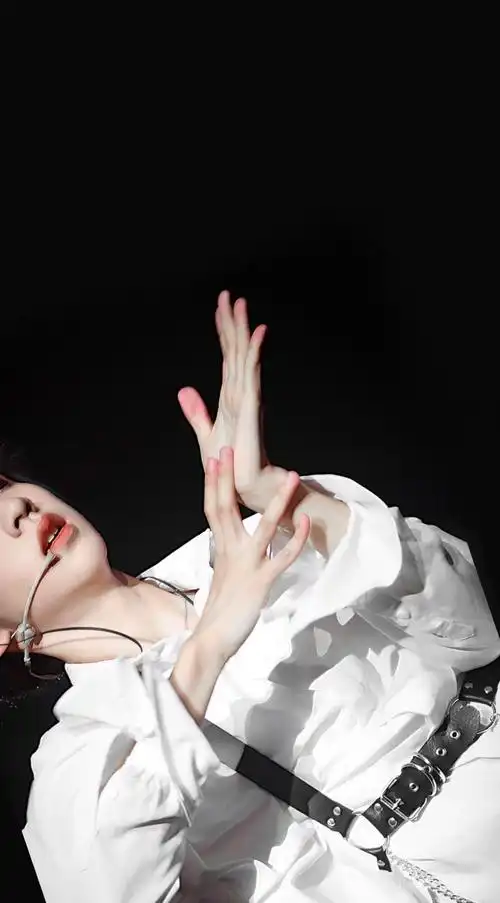 十八楼御用手模贺峻霖 - 知乎