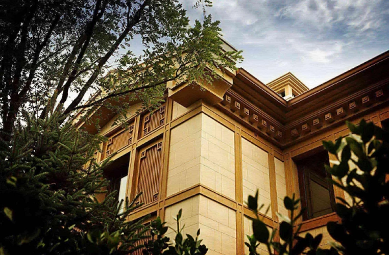 推窗近赏佛香阁,素有别墅园林专家的龙湖地产在