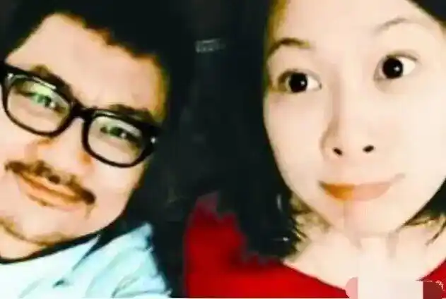 2011年,钟小江娶了大自己11岁的刘若英.刘若英提出三个奇葩要求